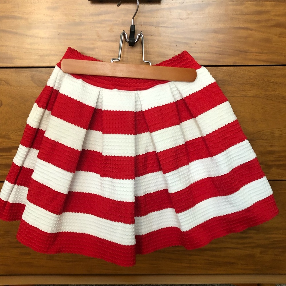 Red & white pleated skirt